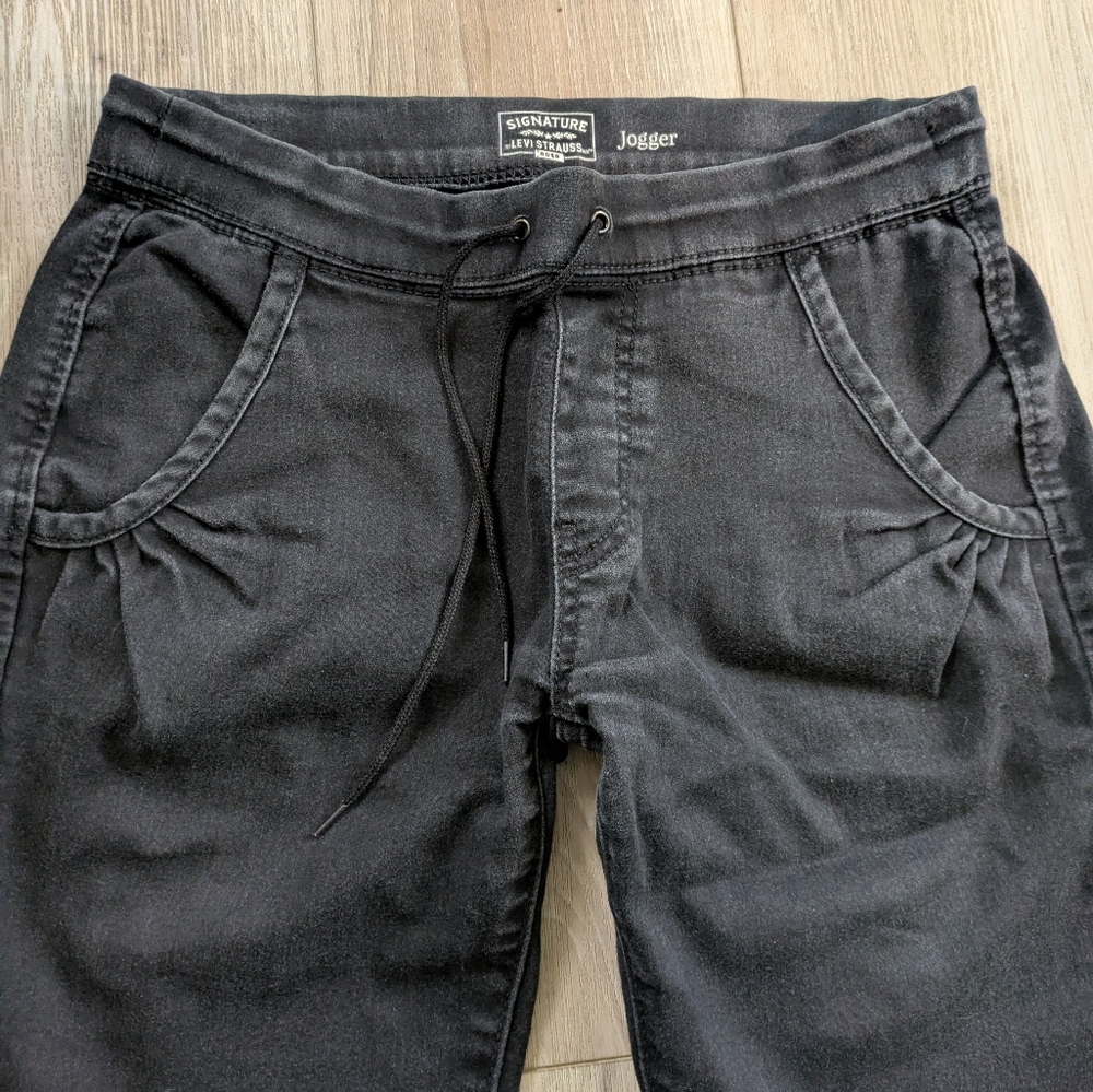 Levis Women's Cropped Stretch Joggers - Picture 2 of 3